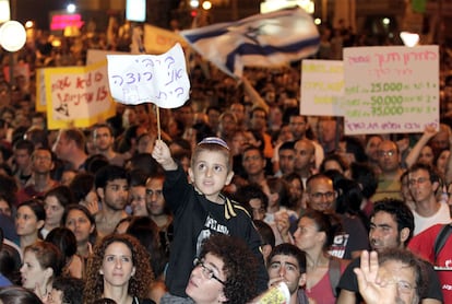 A la manifestación de Jerusalén han acudido también familias con niños.