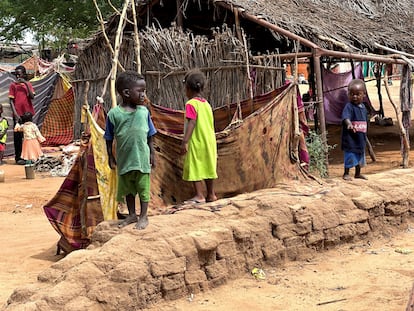 Niños desplazados en el campo de Zamzam la región de Darfur Norte en Sudán