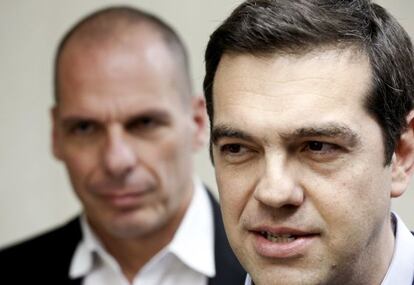El primer ministro Tsipras y el ministro Varoufakis este miércoles.