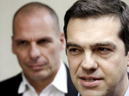 El primer ministro Tsipras y el ministro Varoufakis este mi&eacute;rcoles. 