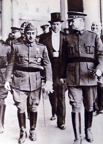 Franco y Queipo de llano, en Sevilla en 1936.  