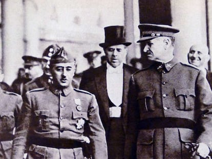 Franco y Queipo de llano, en Sevilla en 1936.  