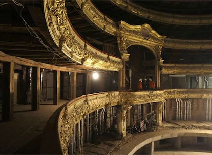 Aspecto del teatro Bolshói durante las obras de remodelación, que finalizarán en 2011.