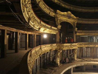 Aspecto del teatro Bolshói durante las obras de remodelación, que finalizarán en 2011.