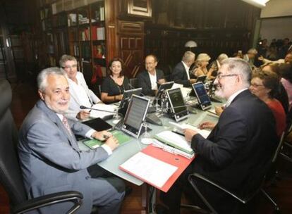 El presidente de la Junta, José Antonio Griñán, ayer en el primer Consejo de Gobierno tras las vacaciones de verano.