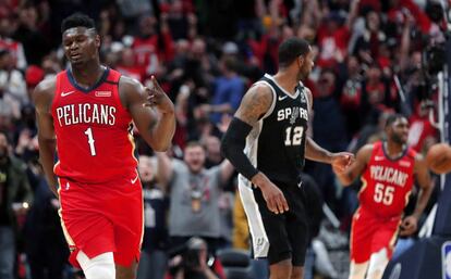 Zion Williamson celebra uno de sus triples ante los Spurs.