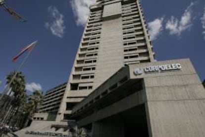 Vista de la fachada del edificio de la Corporación Eléctrica Nacional (Corpoelec) en Caracas. EFE/Archivo