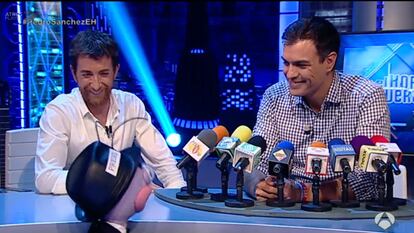 Pablo Motos y Pedro Sánchez, en 'El hormiguero' en 2016.