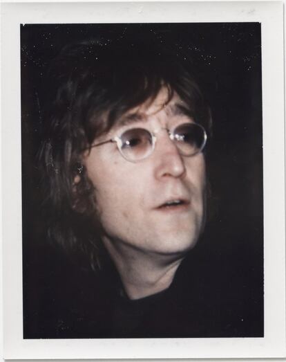 John Lennon, 1971. Um dos retratos que fazem parte da exposição 'Andy Warhol Polaroid Pictures'.