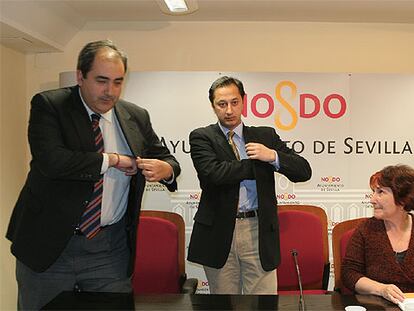 Francisco Fernández, Alfonso Rodríguez Gómez de Celis y Paula Garvín, ayer, antes de la rueda de prensa.
