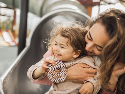 Lo más complicado de ser padre es conseguir no proyectar en los hijos las expectativas, deseos y frustraciones vitales propias.