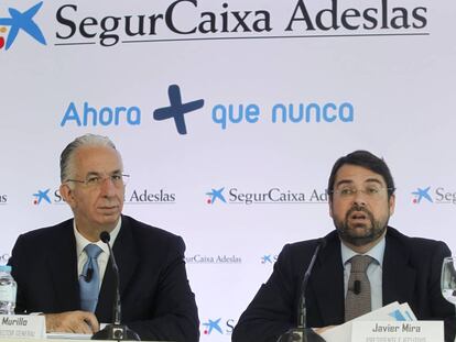 El presidente ejecutivo de SegurCaixa Adeslas, Javier Mira, junto a su consejero - director general, Javier Murillo, en una foto de archivo.