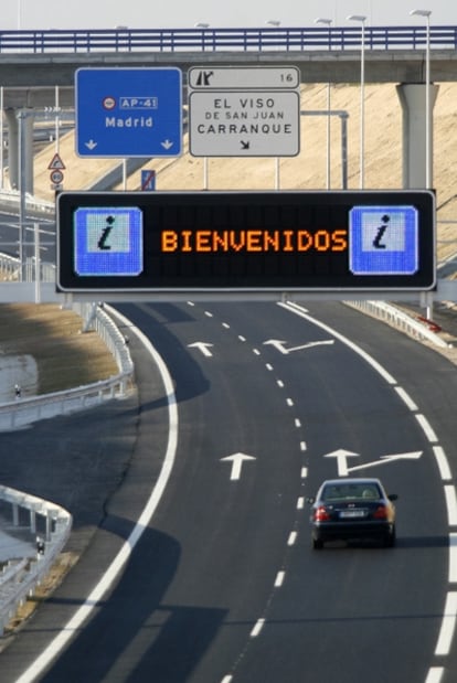 Cartel del kilómetro 16 de la autopista de peaje AP-41.