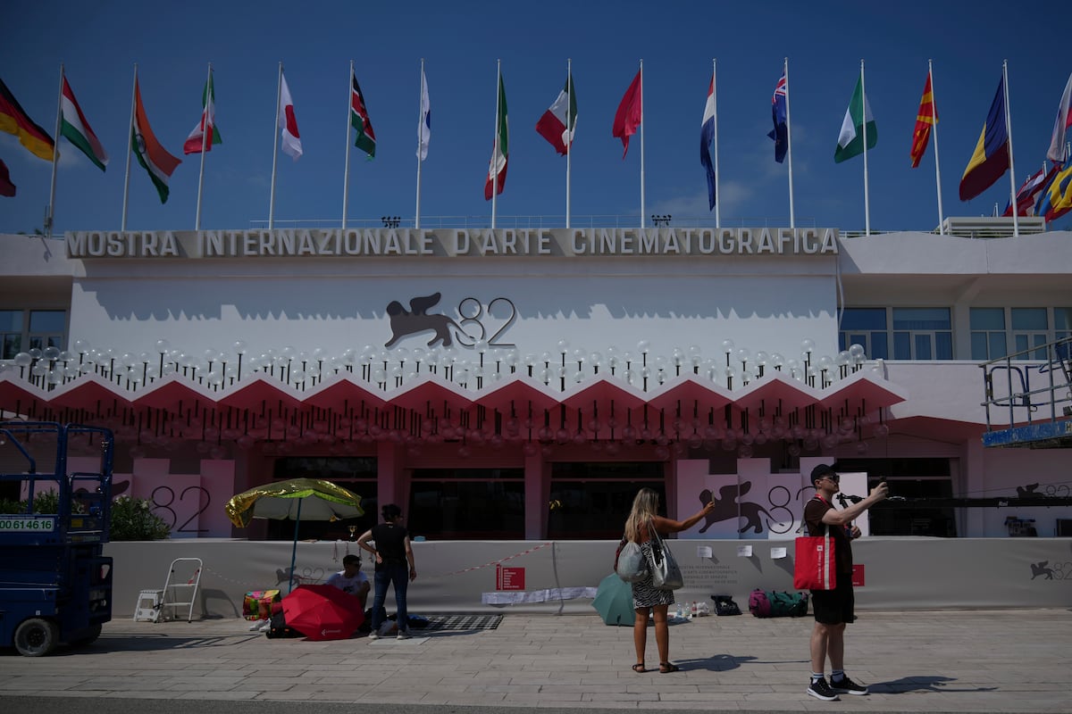 La masacre en Gaza sacude el festival de cine de Venecia más repleto de estrellas que se recuerda