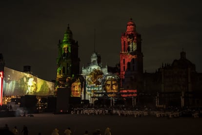 En la catedral metropolitana se proyectaron imágenes alusivas a la independencia de México.