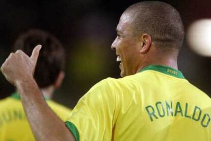 Ronaldo celebra el cuarto gol de Brasil a Japón.