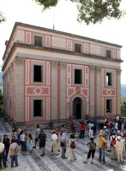 Façana de l'edifici central de la torre Salvans, a Matadepera.