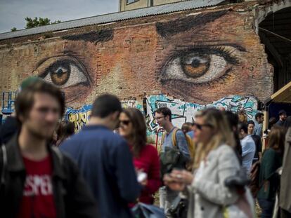 Uno de los graffitis pintados en una nave durante el Open Day de Poblenou.