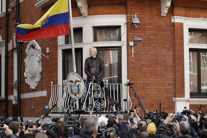 Assange, en la embajada de Ecuador en Londres en 2017.