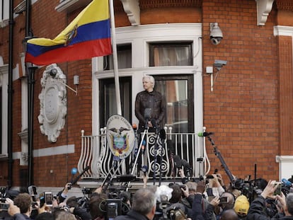 Assange, en la embajada de Ecuador en Londres en 2017. 