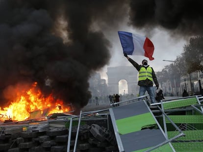 Protesta de los ‘chalecos amarillos’ en París para presionar el Gobierno francés