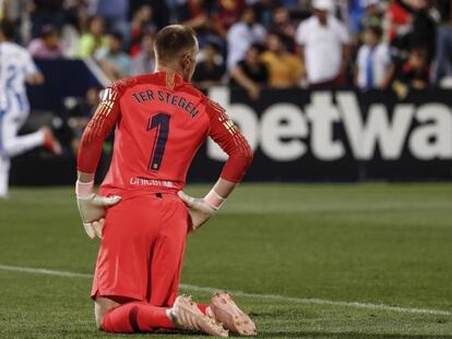 En-Nesyri celebra su gol ante la impotencia de Ter Stegen.