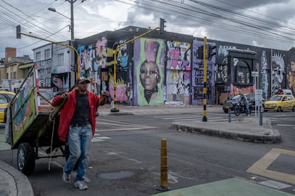 Murales en el barrio de San Felipe, en Bogotá, el 7 de julio de 2023.