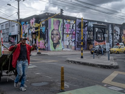 Murales en el barrio de San Felipe, en Bogotá, el 7 de julio de 2023.