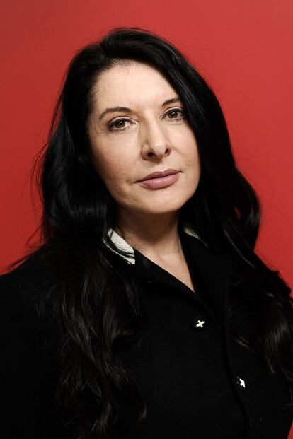 Marina Abramovic (1946) - Artista. Empez su carrera a comienzos de los 70 y actualmente es considerada (incluso por ella misma) como la "abuela del arte de la performance". Amigusima de James Franco, Lady Gaga y otras estrellas, ha recaudado dinero mediante kickstarter para fundar su propio Instituto.