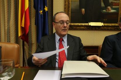 El gobernador del Banco de España, este martes en el Congreso.