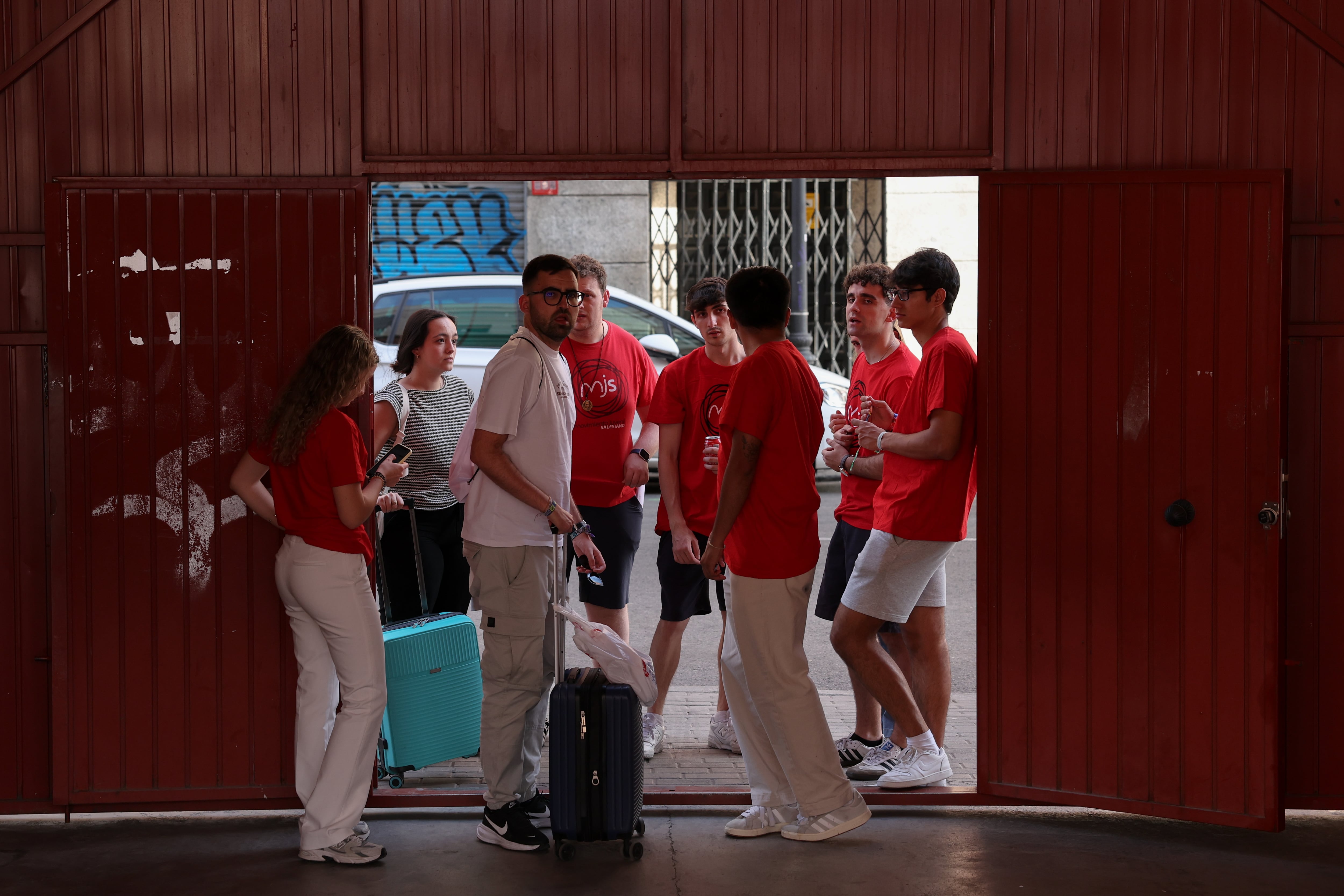 Recepción de peregrinos en el colegio Salesianos de Atocha de Madrid, este viernes.