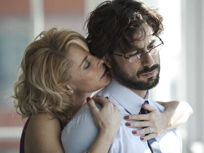 Bel&eacute;n Rueda and Hugo Silva in a scene from the film &quot;El cuerpo&quot;