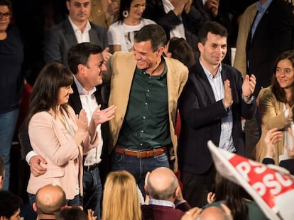 Sánchez, en su último mitin en A Coruña junto a Eva Martínez, Valentín González Formoso, Gonzalo Caballero e Inés Rey.