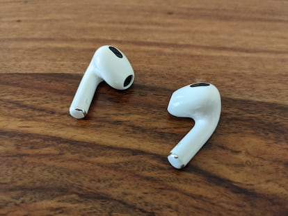 Los AirPods 3 ofrecen mejor sonido y una mayor autonomía, pero carecen de cancelación de ruido.