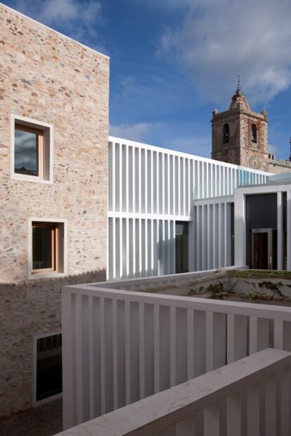 Hotel Atrio de Cáceres, un edificio proyectado por los arquitectos Emilio Tuñón y Luis Mansilla.