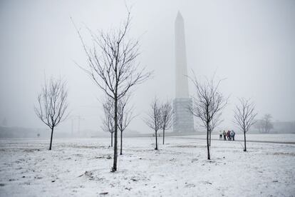 La nieve cubre las calles de Whasington. Las temperaturas caerán hasta los 20 grados bajo cero. El temporal barrerá desde Carolina del Norte a Nueva Inglaterra