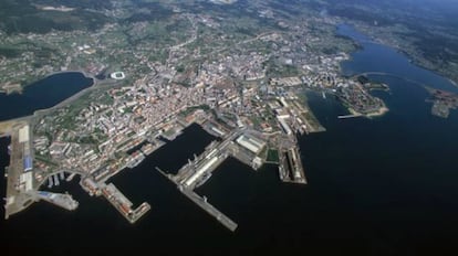 Imagen a&eacute;rea de Ferrol, con la ensenada de A Malata a la izquierda, donde se construir&aacute; el viaducto para el tren.