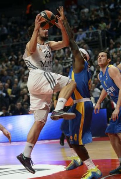 Sergio Llull entra a canasta ante Rice