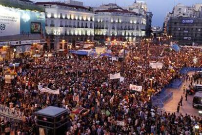 Las marchas de indignados se reúnen en Sol.