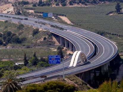 La A-7 prácticamente sin tráfico a su paso por Murcia, en abril de 2020.