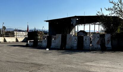 Acceso a la base aérea rusa de Hmeimim (Latakia, Siria), este sábado.