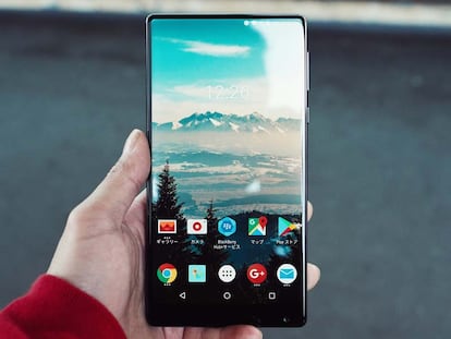 Android en un móvil a pantalla completa