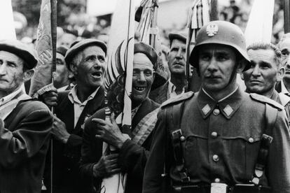 Fotograf&iacute;a de Francisco Onta&ntilde;&oacute;n tomada en Pamplona en 1961