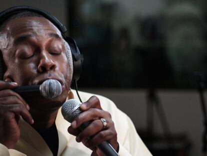 Fotograma del vídeo <i>The History of the Typewriter Recited by Michael Winslow</i>, de Ignacio Uriarte.