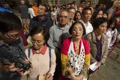 Turistas asiáticos en la Catedral de Santiago.