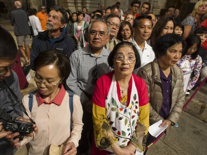 Turistas asiáticos en la Catedral de Santiago.