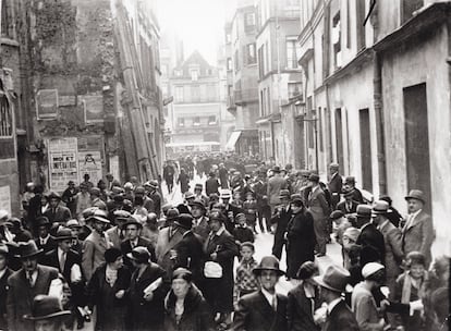 Una calle del Marais, barrio judío de París, alrededor de 1930.
