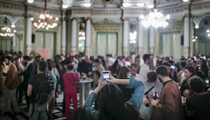 Los jóvenes tomaron el Liceo en una función especial para menores de 35 años.