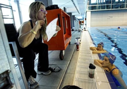 Tarrés, durante un entrenamiento de la selección de natación sincronizada.