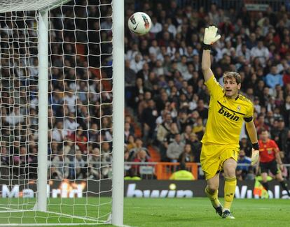 Contra el Valencia en el Bernabéu (0-0), Iker Casillas firma uno de sus mejores partidos de la temporada.